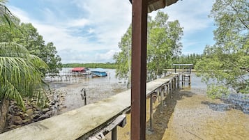 Deluxe Double Room, 1 Queen Bed | Free WiFi, bed sheets