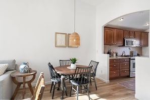 Dining - 2BR Serene Red Rock Retreat - Hot Tub & Nice Views (Sedona)