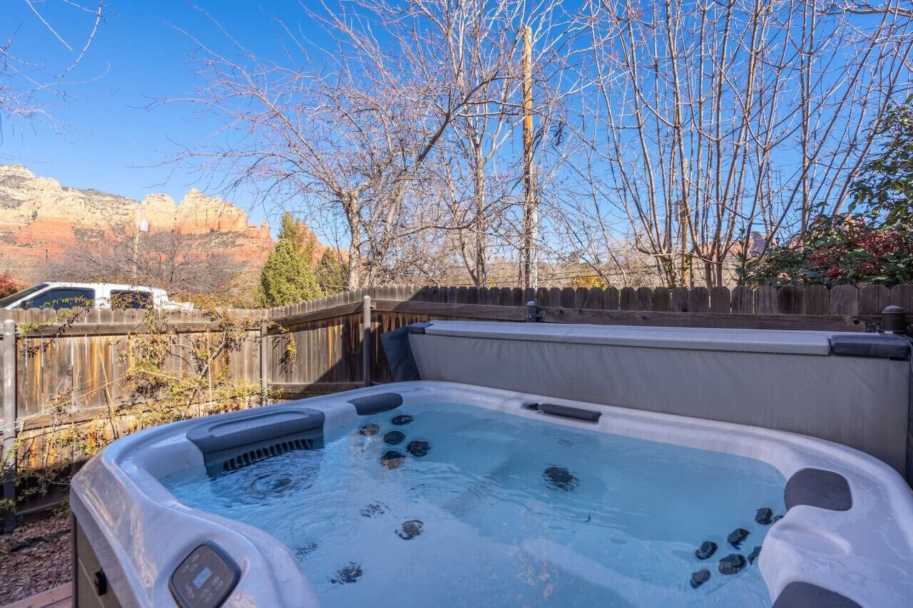 Tina de hidromasaje al aire libre