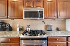 Fridge, microwave, oven, stovetop - 2BR Serene Red Rock Retreat - Hot Tub & Nice Views (Sedona)