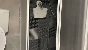 Dusche, Haartrockner, Bidet, HandtĂŒcher