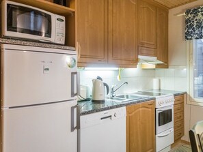 Fridge, microwave, dishwasher, cookware/dishes/utensils