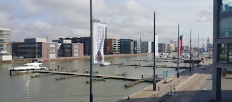 Direct view of the New Harbor, the marina and the Kaiser Harbor