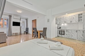 Comfort Apartment | Blackout drapes, iron/ironing board, WiFi (free)