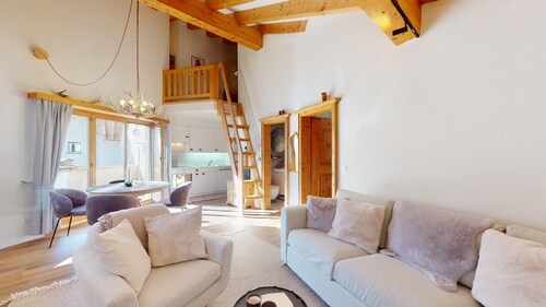 Schöne stilsicher eingerichtete 2-Zimmerwohnung im 2.