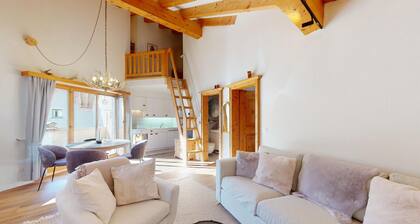 Schöne stilsicher eingerichtete 2-Zimmerwohnung im 2.