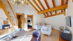 TV - Beautiful, stylishly furnished 2-room flat on the 2nd floor with gallery, 60 m2, (Sils/Segl Maria)