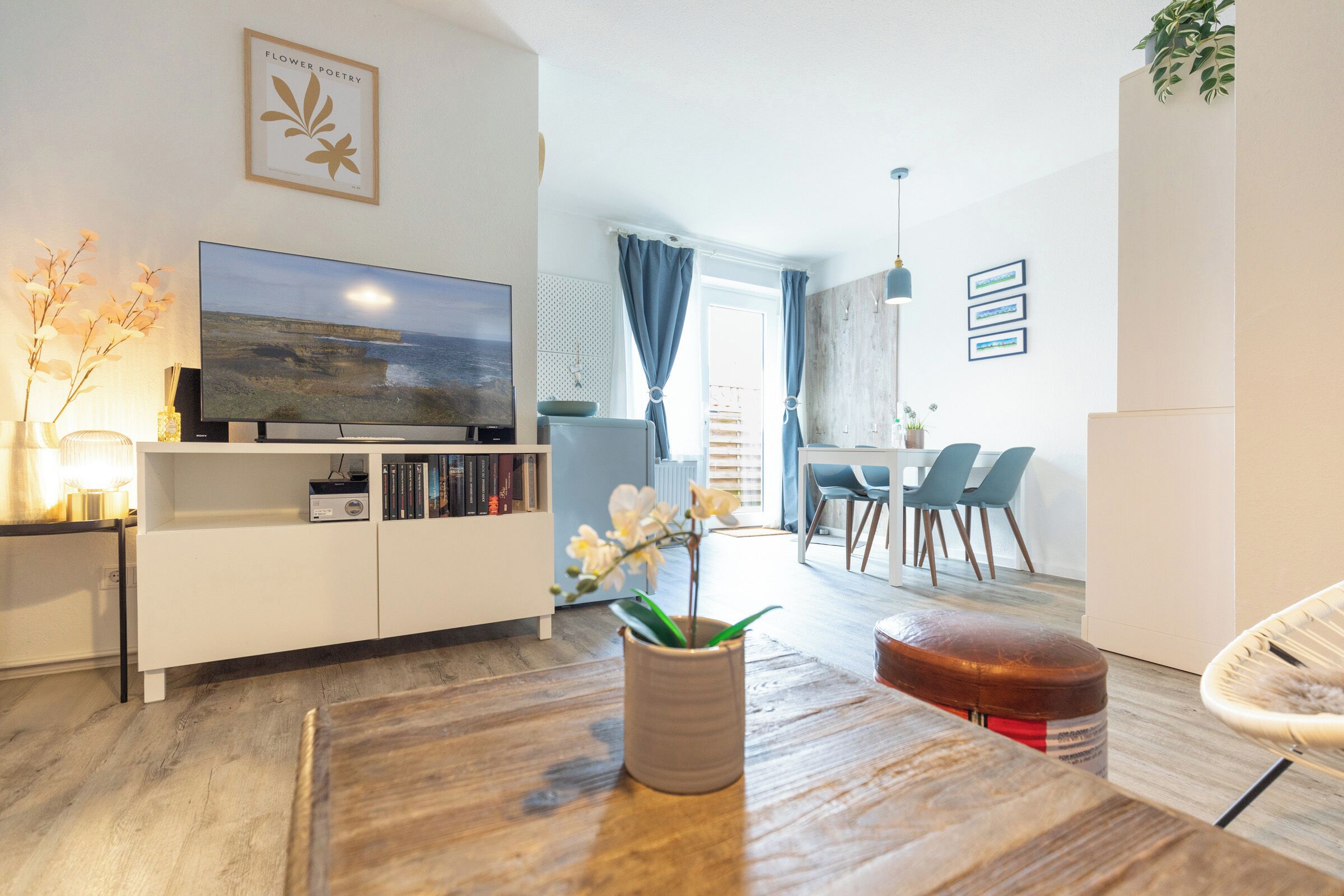 Tv, böcker och en stereo