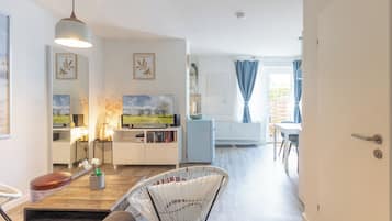 Fernseher, Bücher, Stereoanlage