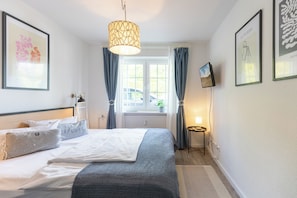 1 bedroom, iron/ironing board, free WiFi