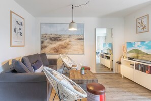 TV, bøker og stereoanlegg