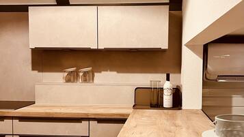 Geladeira, fogão, cooktop, lava-louças