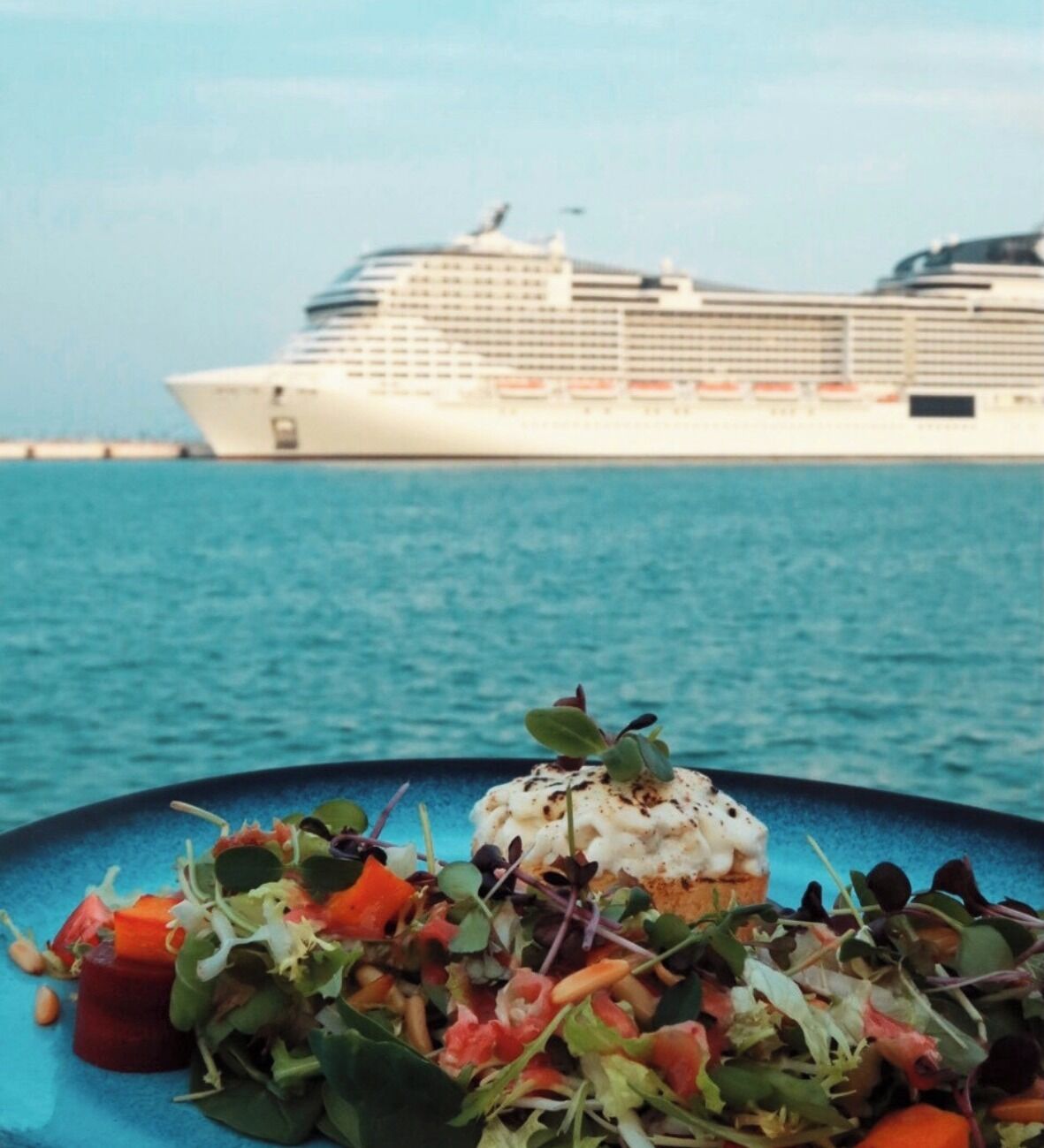 Romantik-suite | Dundyner, gratis minibar, pengeskab på værelset, skrivebord