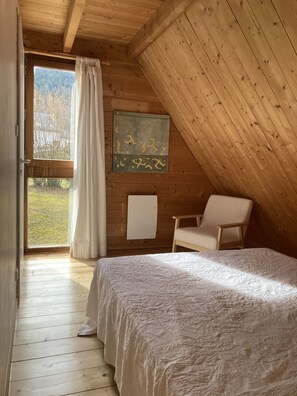 1 slaapkamer, een strijkplank/strijkijzer, wifi