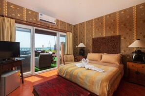 6 chambres, coffres-forts dans les chambres, bureau