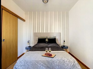 2 chambres, fer et planche à repasser, lit parapluie, Wi-Fi gratuit