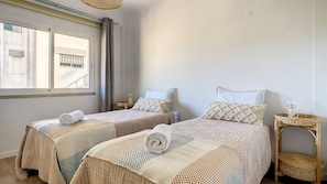 2 bedrooms, iron/ironing board, travel cot, free WiFi