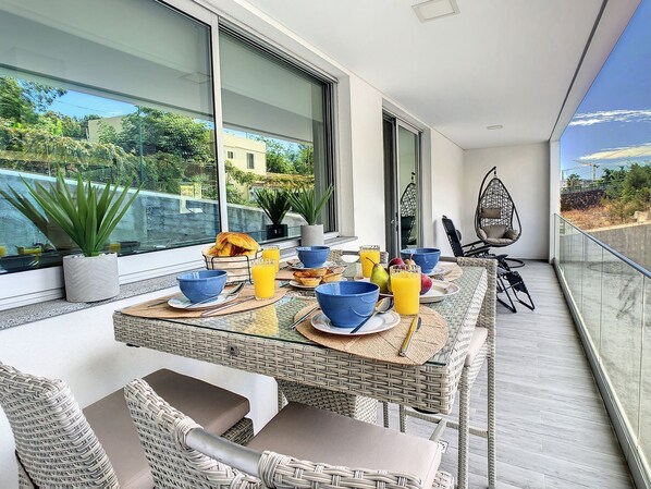 Outdoor dining