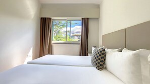 3 bedrooms, iron/ironing board, free WiFi, bed sheets - Villa Blue Marlin by LovelyStay (Arco Da Calheta)