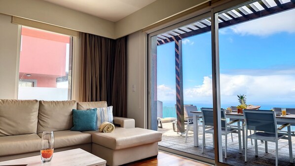 TV - Villa Blue Marlin by LovelyStay (Arco Da Calheta)