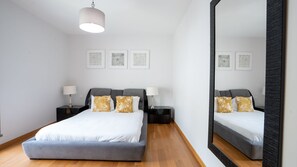 3 chambres, fer et planche à repasser, lit parapluie, Wi-Fi gratuit