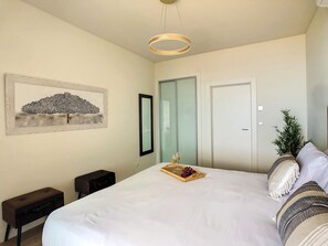 2 bedrooms, iron/ironing board, travel cot, free WiFi