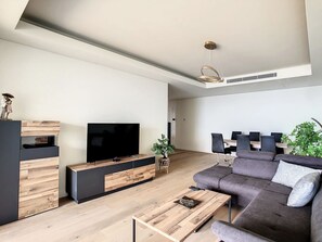 TV - The Best Sea View Apartment by LovelyStay (Funchal)