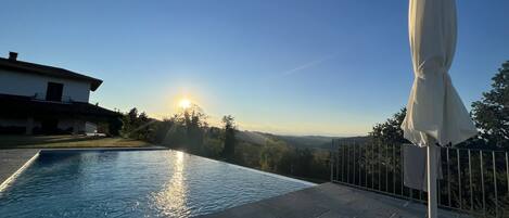 Piscina all'aperto, una piscina riscaldata