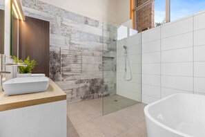 Shower, hair dryer, towels, shampoo - The Gallery - Architectural Designer's Retreat (O'Malley)
