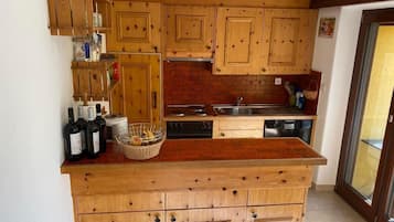 Réfrigérateur, four, plaque de cuisson, lave-vaisselle