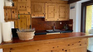 Kühlschrank, Ofen, Herdplatte, Geschirrspüler