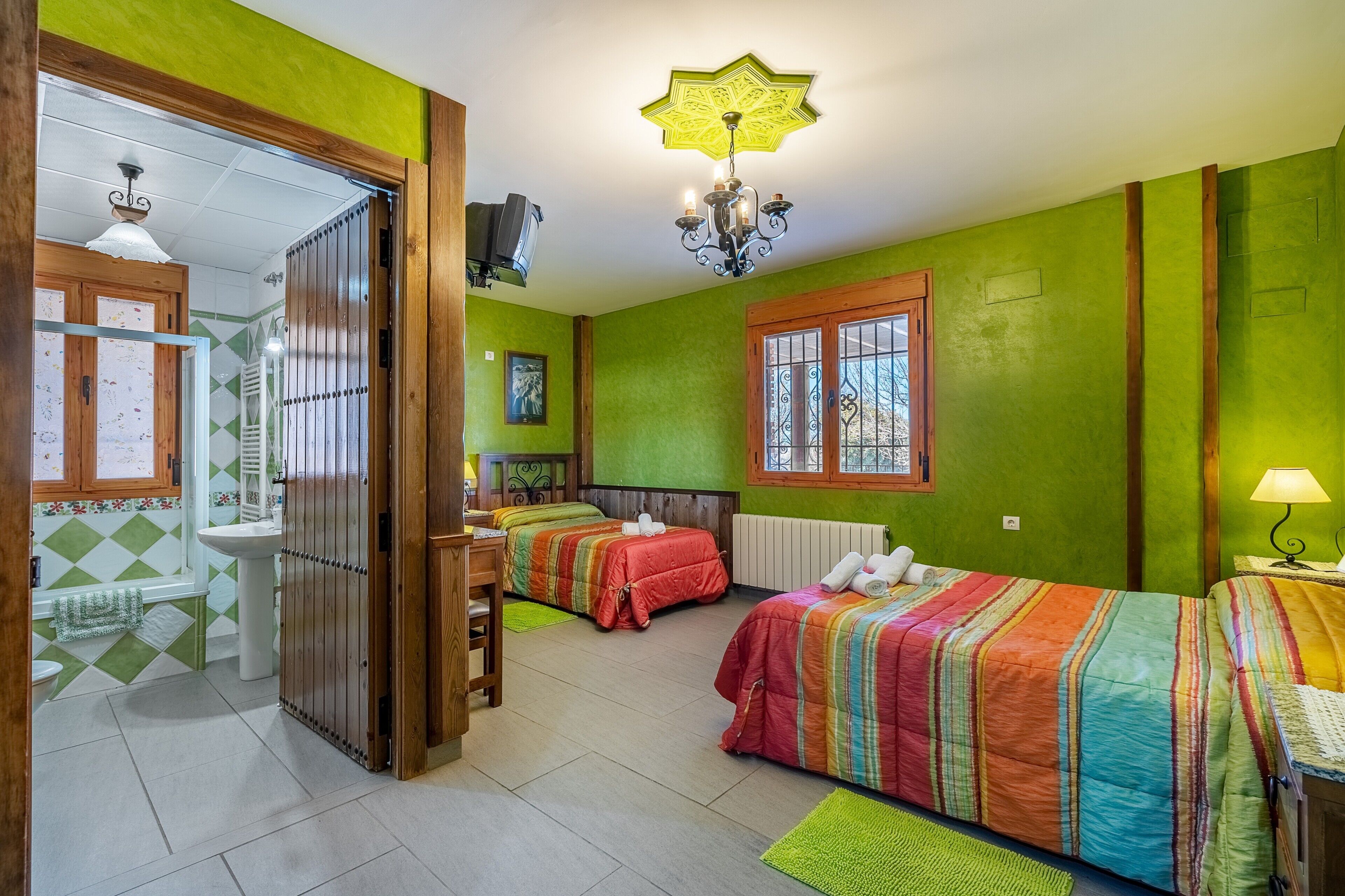 4 chambres, fer et planche à repasser, Wi-Fi gratuit, draps fournis