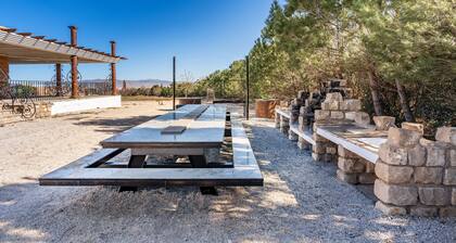 Holiday Home "Casa Rural Tesorillo Cat Superior" with Mountain View, Pool & Wi-Fi