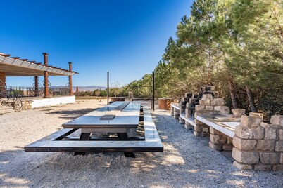 Holiday Home "Casa Rural Tesorillo Cat Superior" with Mountain View, Pool & Wi-Fi