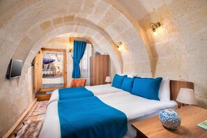 4 間臥室、高級寢具、羽絨被、書桌