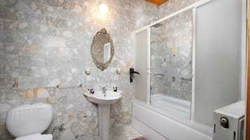 Rainfall showerhead, free toiletries, hair dryer, bathrobes