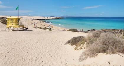 Vacation Home "Las Fuentes Corralejo" with Mountain View, Shared Pool & Wi-Fi