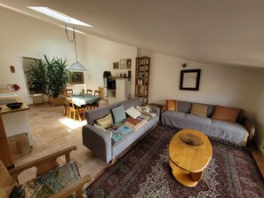 Livres, médiathÚque, écrans d'ordinateur