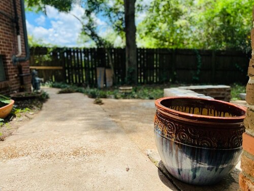 1 mi to Stadium-dog friendly-fence yrd