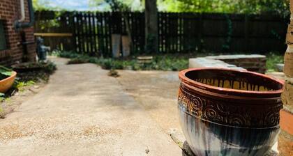 1 mi to Stadium-dog friendly-fence yrd