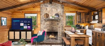 Cozy Cabin w/Hot Tub: Fall Foliage Near Shenandoah