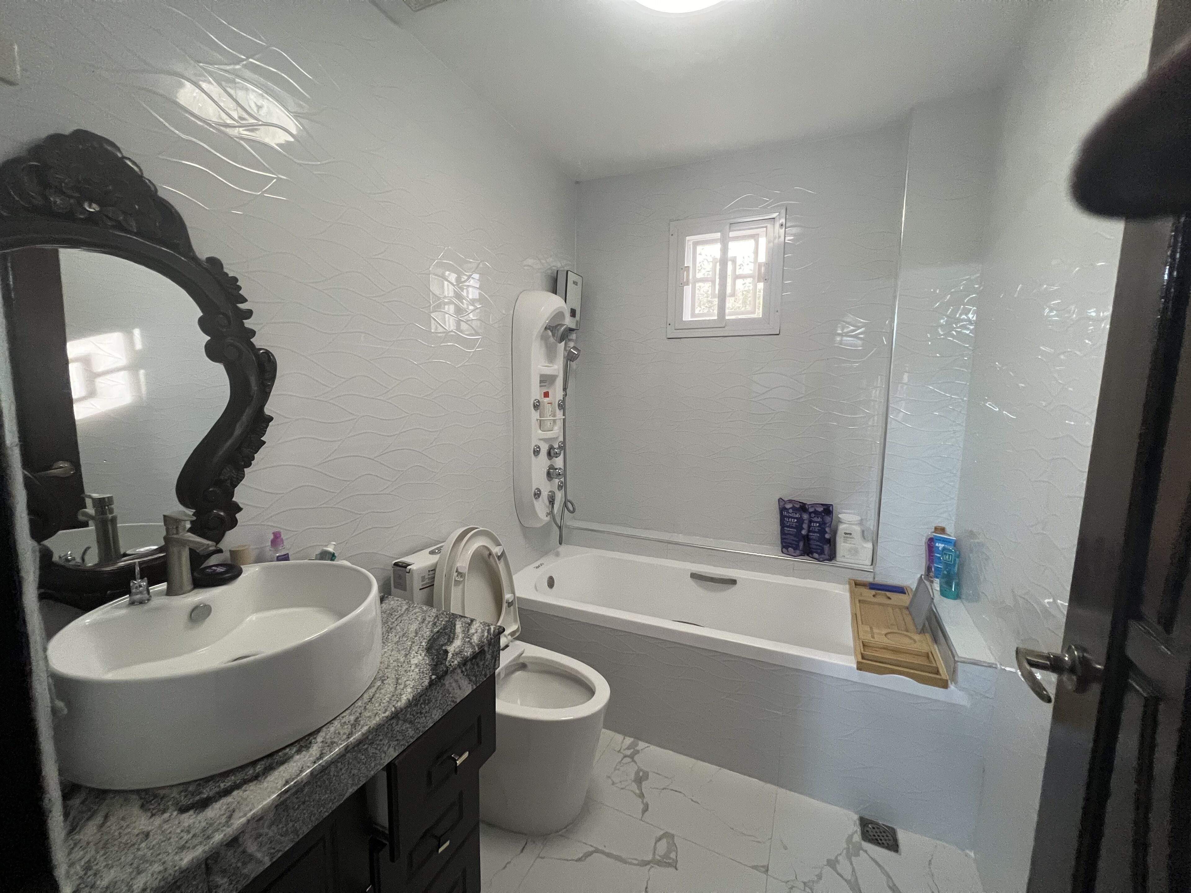 Doccia, asciugacapelli, bidet, asciugamani