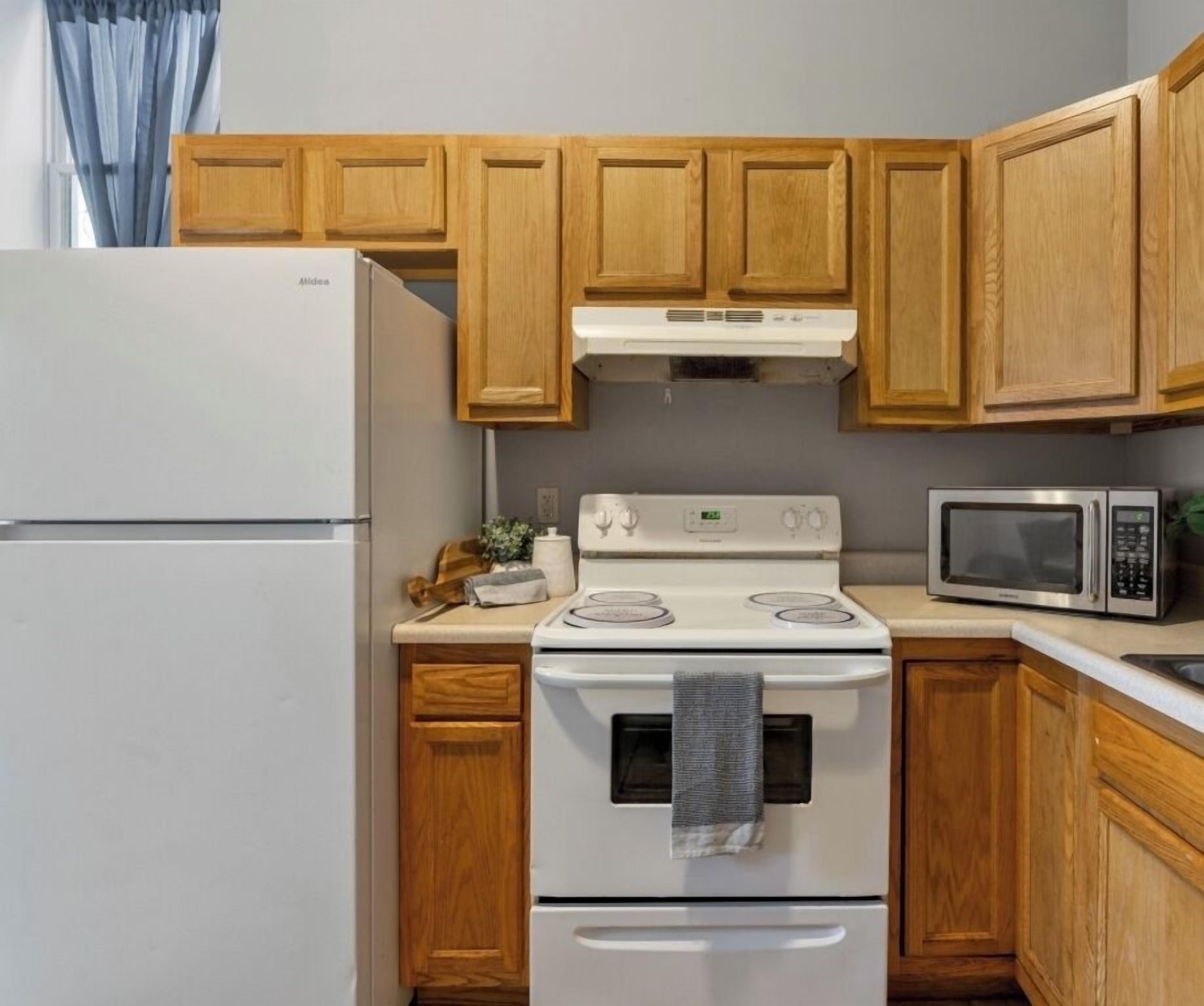 冰箱、微波炉、烤箱、炉灶