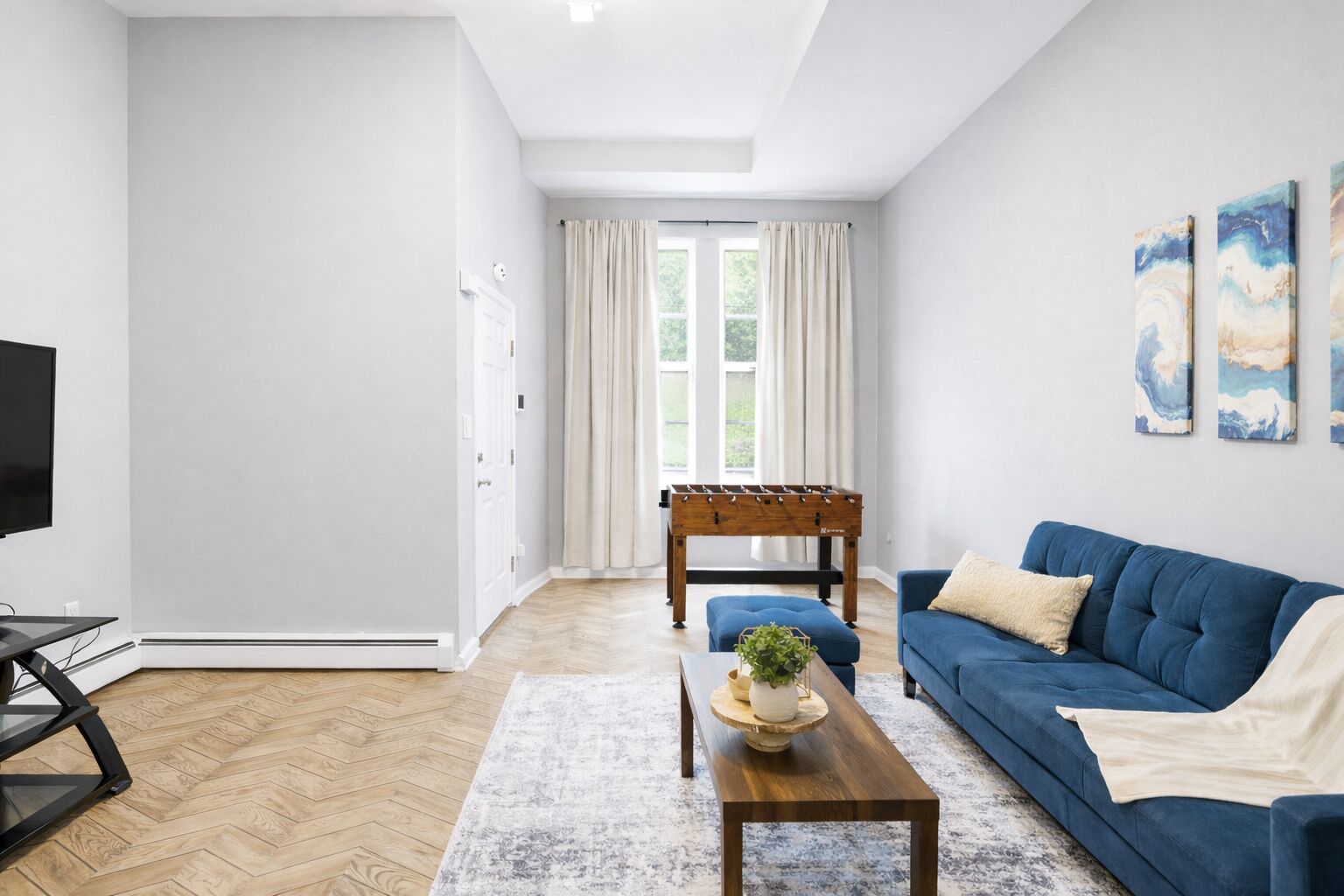 Smart TV, futbolito y tenis de mesa 