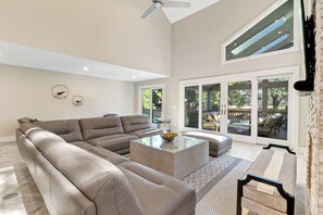 Smart-TV, fotballspill og bordtennis