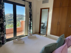 2 dormitoris, planxa i posts de planxar, wifi gratuïta i roba de llit 