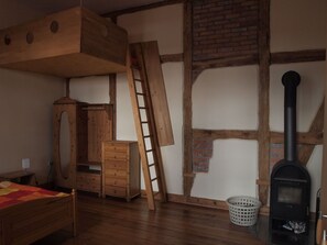 1 bedroom, travel crib, WiFi