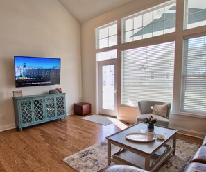 Smart TV, fireplace