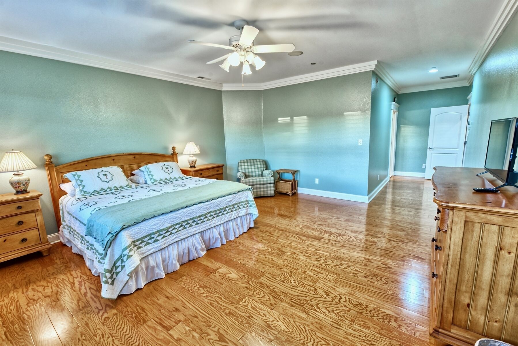 7 bedrooms, desk, free WiFi