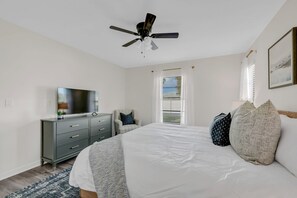 3 bedrooms, desk, free WiFi, bed sheets